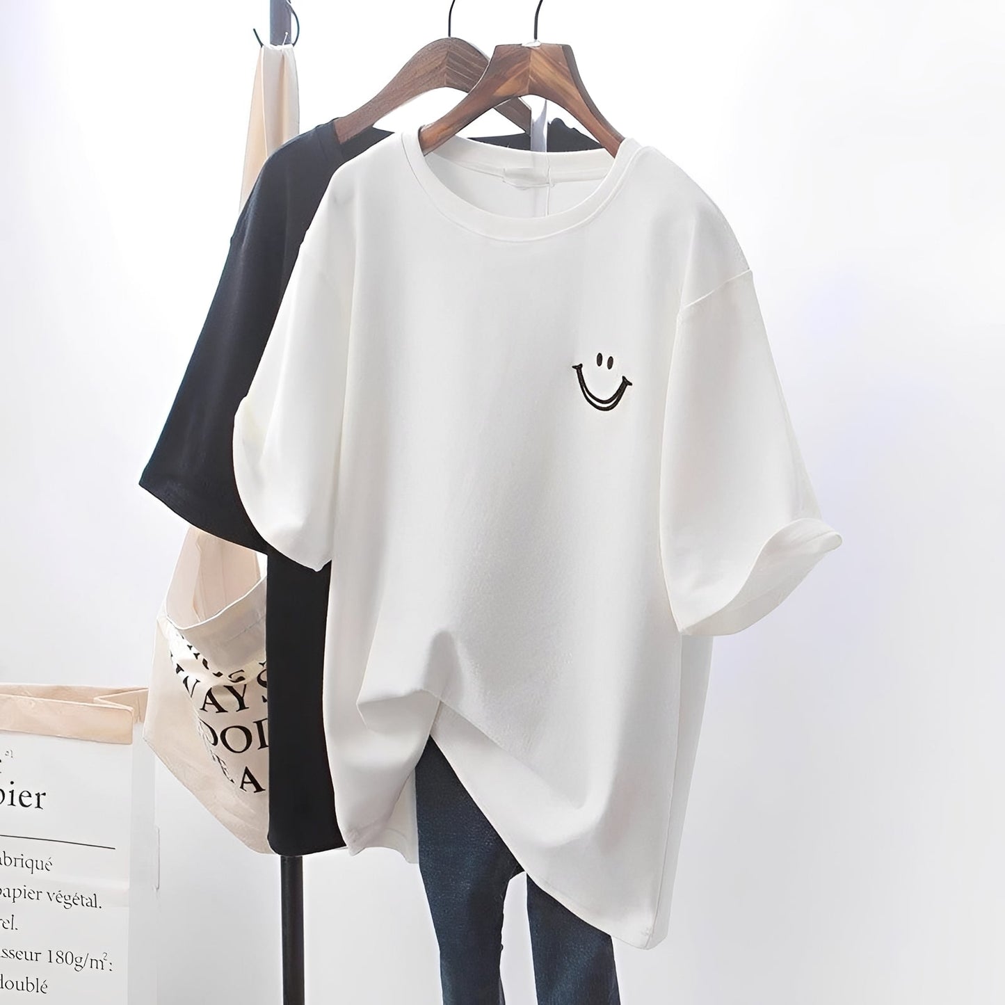 Selina - Modernes T-Shirt mit Motiv
