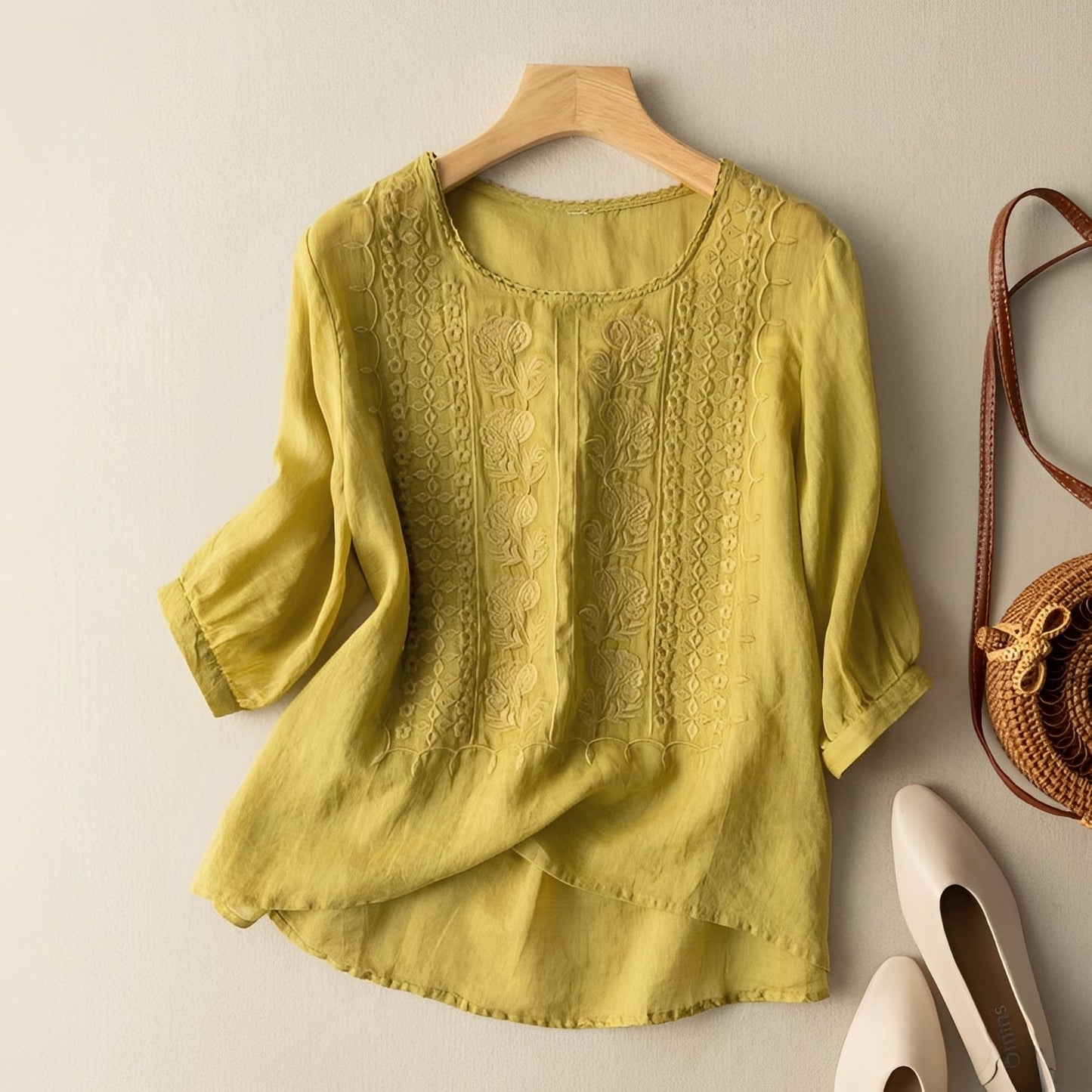 Gretchen - Elegante bestickte Damenbluse mit 3/4-Ärmeln