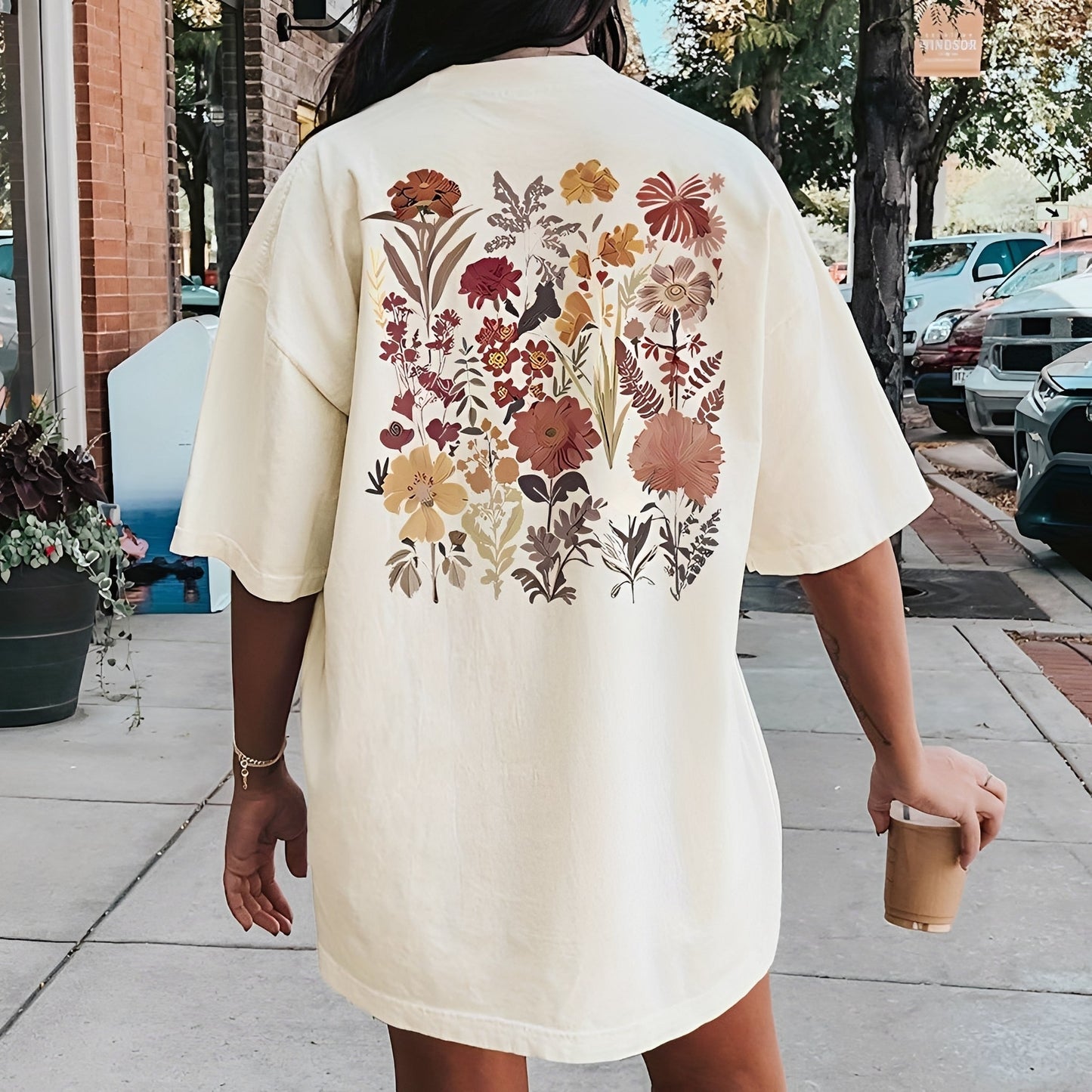 Thea - Modernes T-Shirt mit floralen Mustern