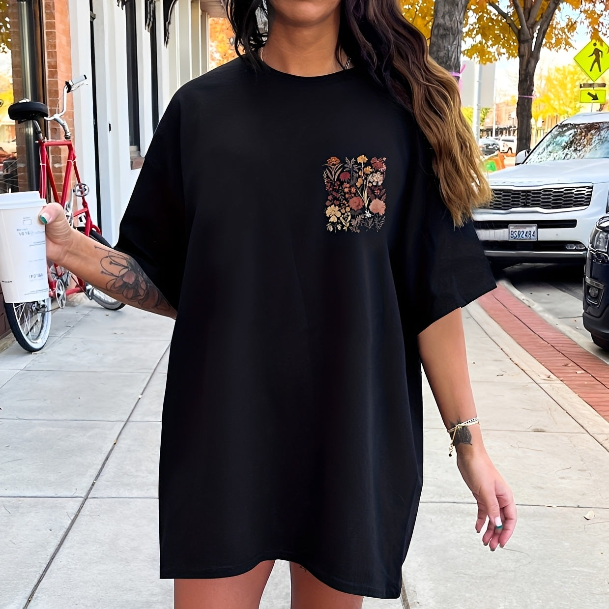 Thea - Modernes T-Shirt mit floralen Mustern