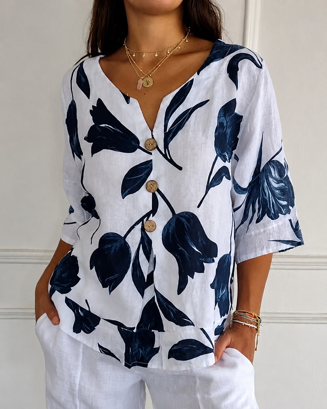 Chiara - Schicke Bluse mit Blumenschleife