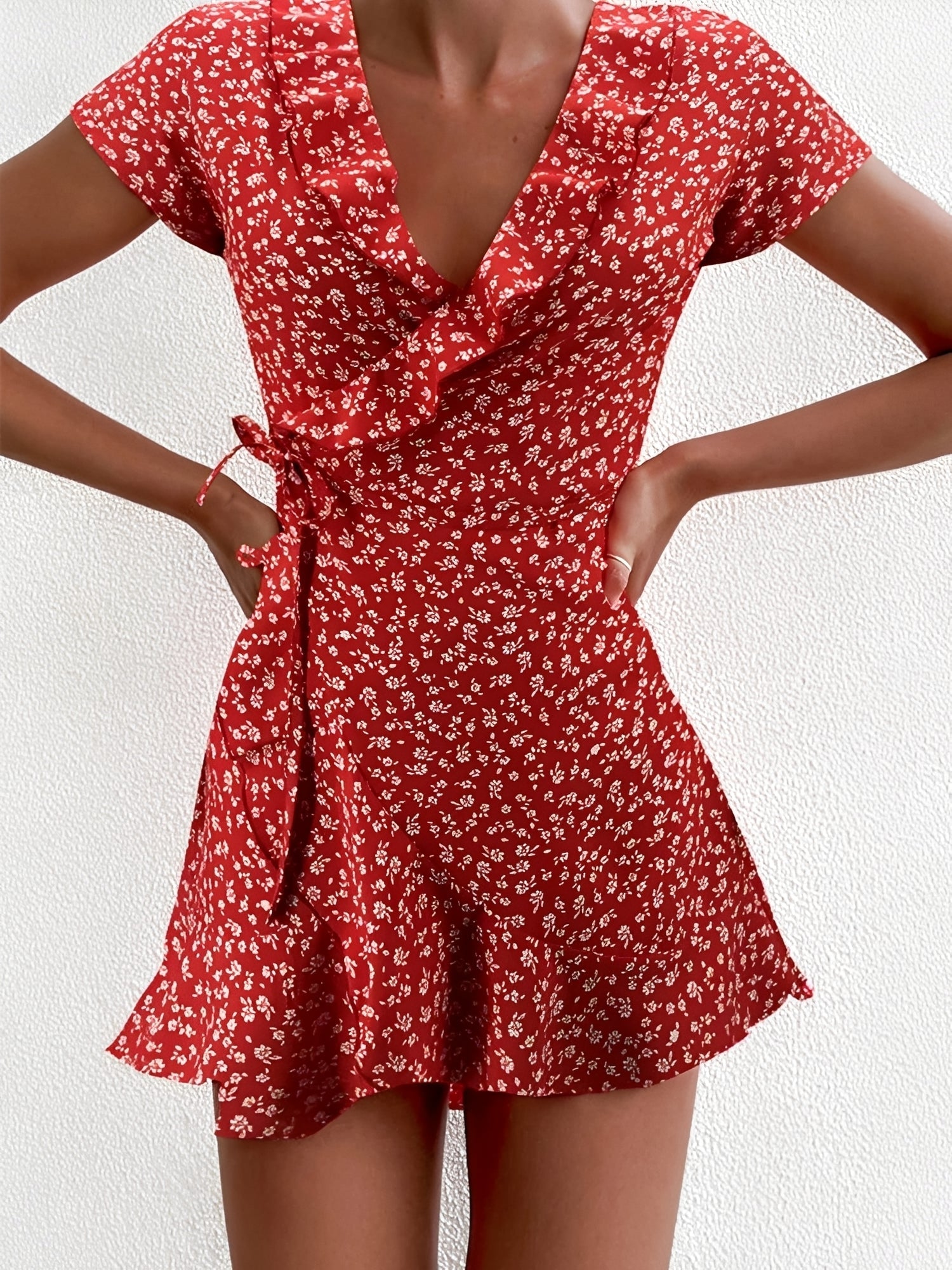 Betsy - Schickes Mini-Kleid mit Blumenmuster