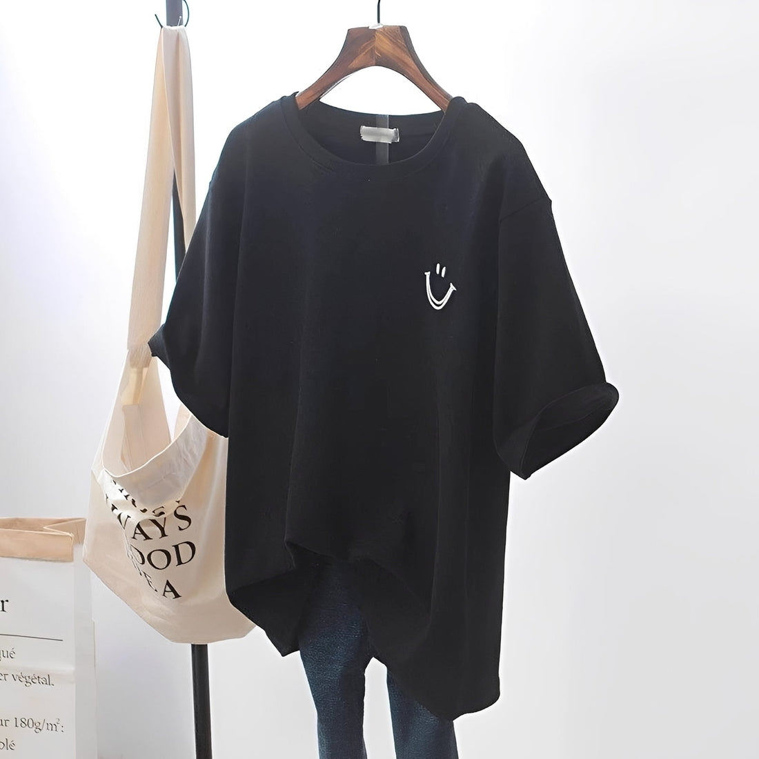 Selina - Modernes T-Shirt mit Motiv