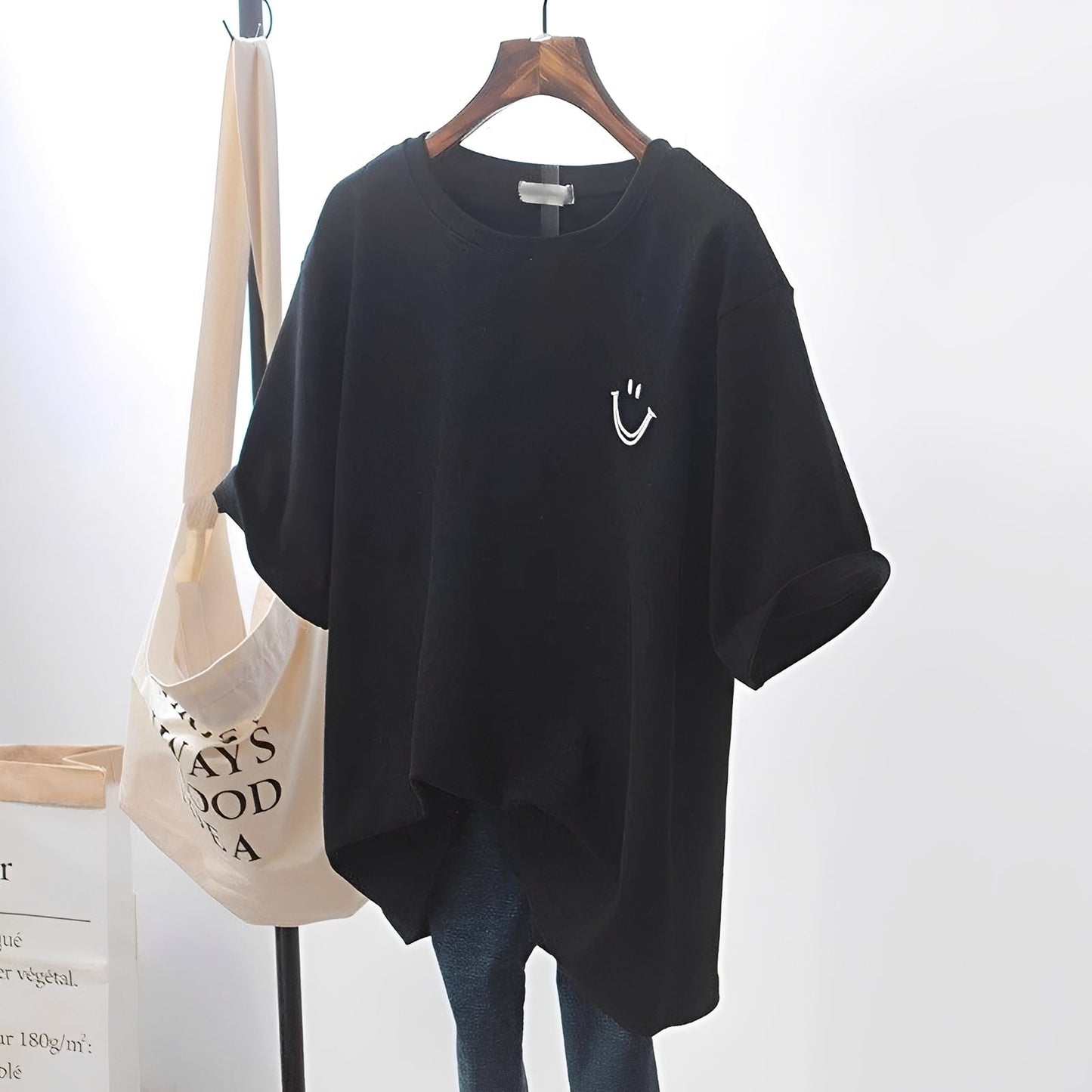 Selina - Modernes T-Shirt mit Motiv