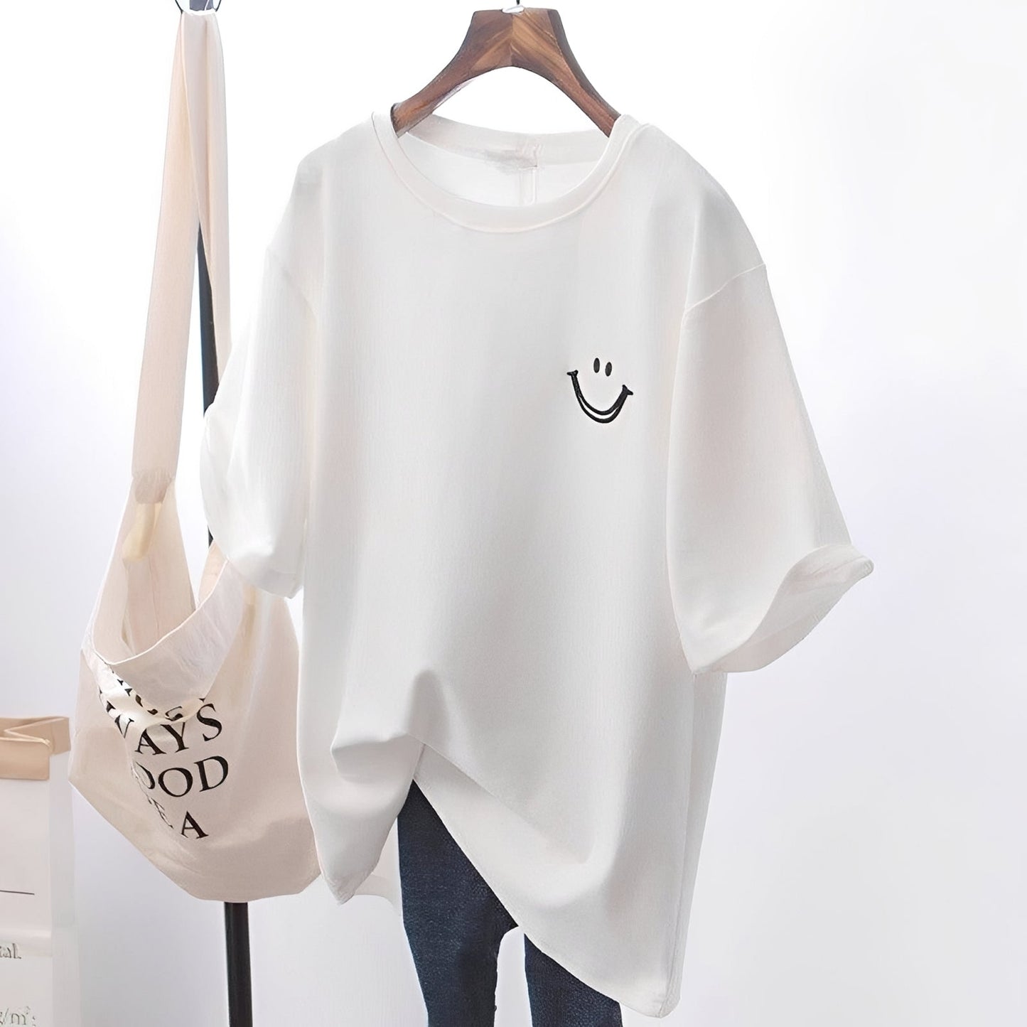Selina - Modernes T-Shirt mit Motiv