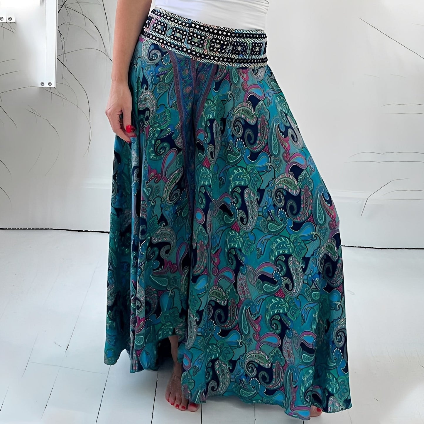 Jasmin - Eleganter Damenrock mit Ethno-Muster
